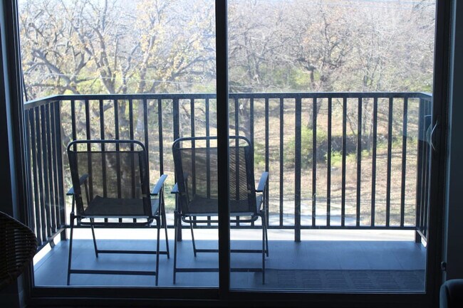 Building Photo - 4415 Lincoln Way