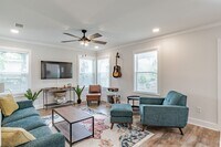 Building Photo - Stylish 3 Bedroom Bungalow near NAS and Be...