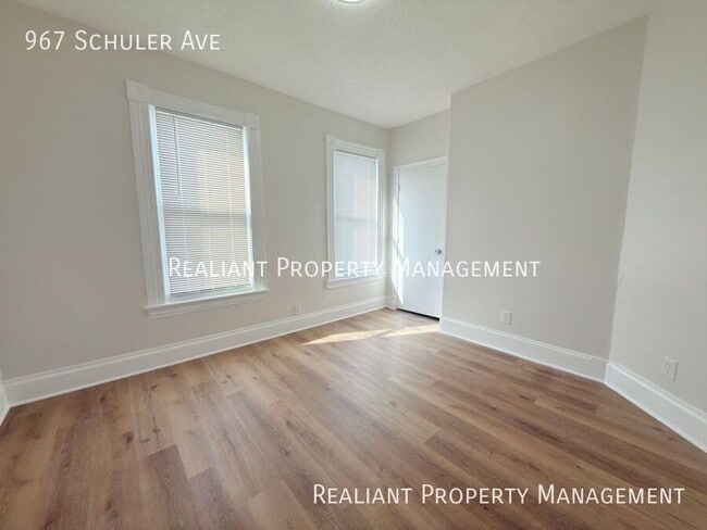 Building Photo - 967 Schuler Ave-