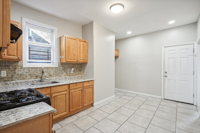 Building Photo - 96 S 12th St