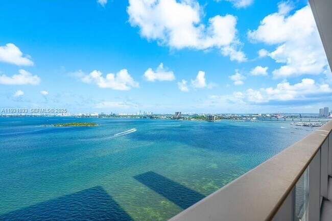 Building Photo - 700 NE 24th St