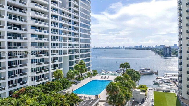 Building Photo - 1717 N Bayshore Dr