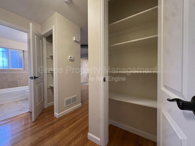 Building Photo - 3183 Vaughn St