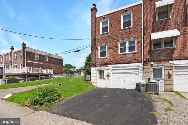 Building Photo - 666 Rively Ave