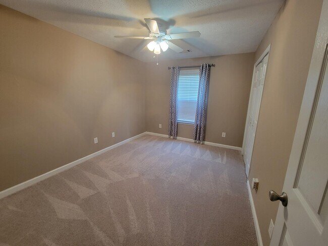 Building Photo - 348 Beryl Dr