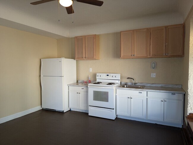 Building Photo - 4438 Pearl Rd