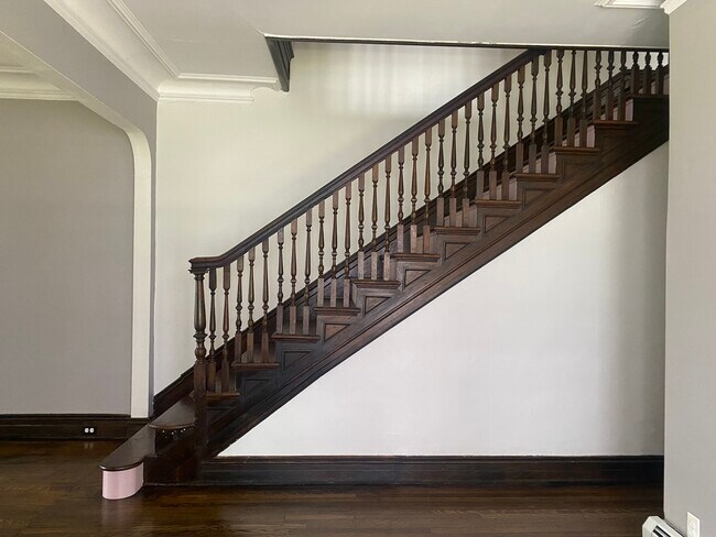 Building Photo - 104 Manning Blvd