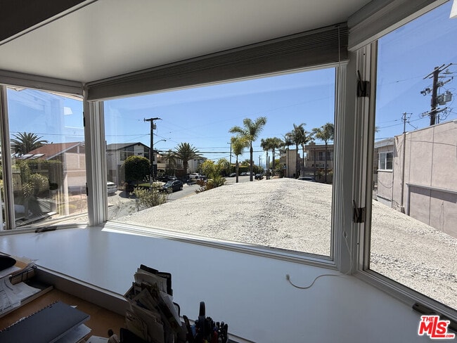 Building Photo - 200 Larsson St