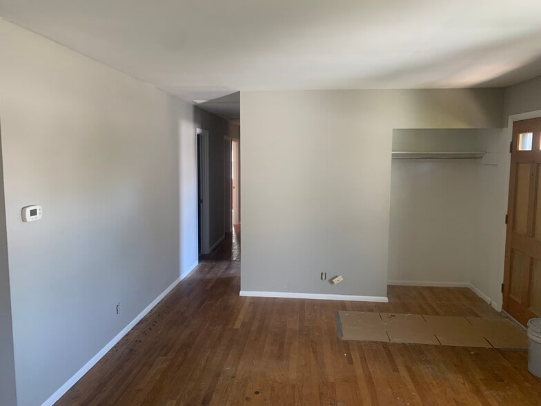 Building Photo - 201 W Navajo St