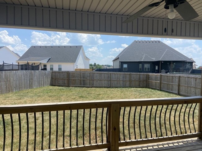 Building Photo - 4 bed, 3 bath, under $1900  Wow.