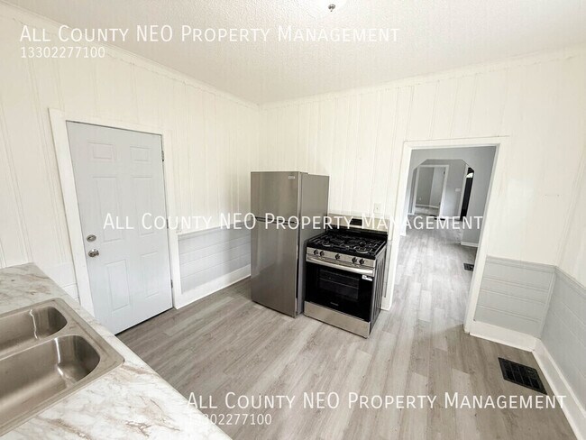 Building Photo - 2056 W 95th St
