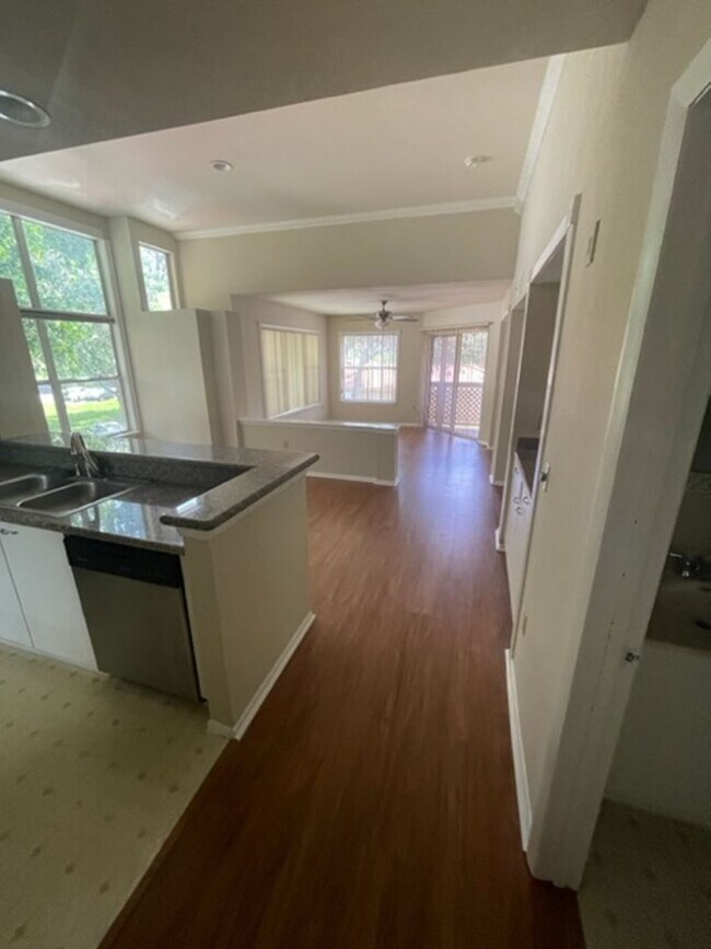 Building Photo - Palm Lakes Condo