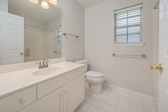 Building Photo - 107 Bay Tree Dr
