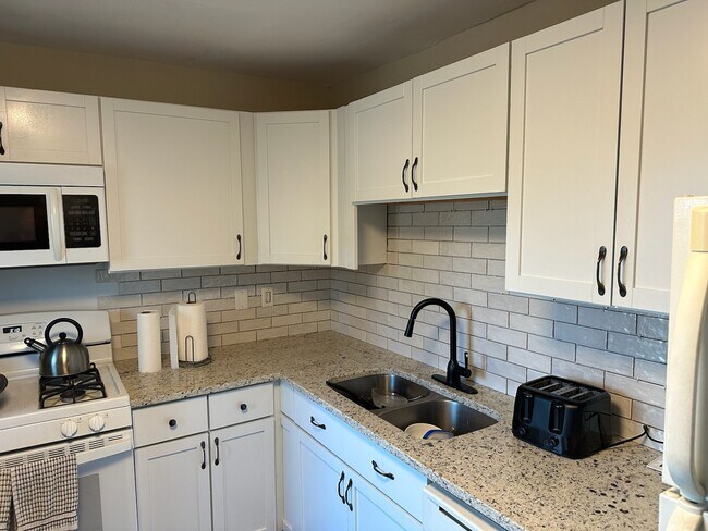 Building Photo - 19 W Crystal Lake Ave