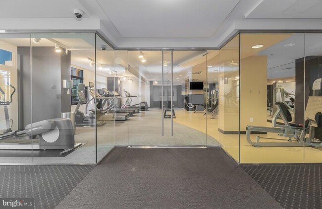 Building Photo - 3600 S Glebe Rd
