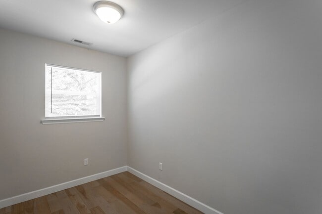 Building Photo - 300 W Ridgewood Ave