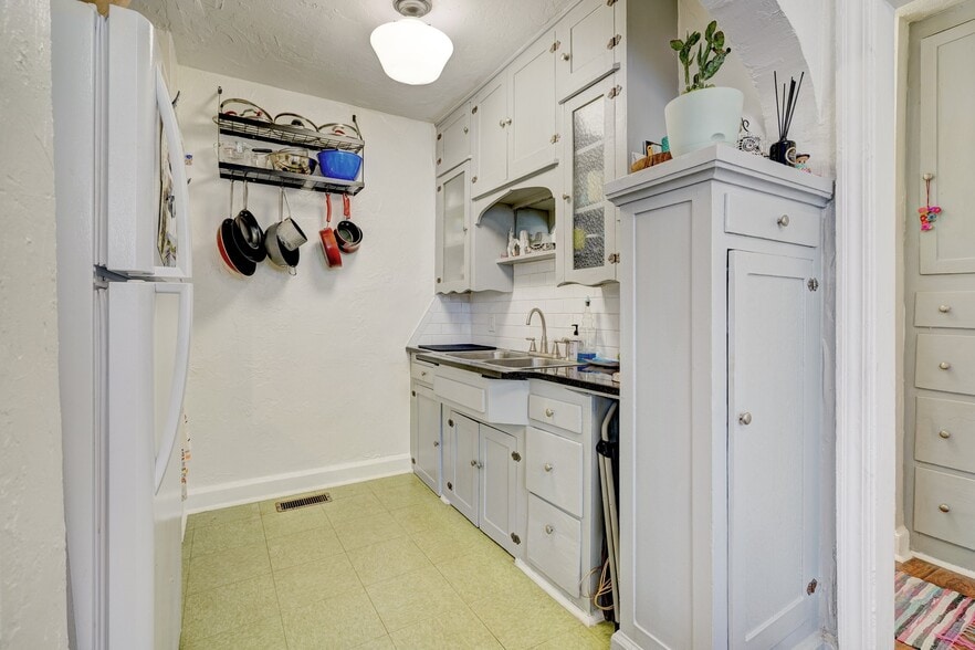 Building Photo - 308 NW 24th St