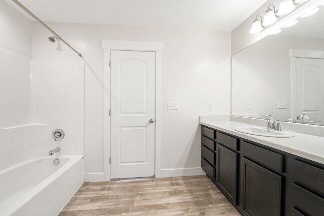 Building Photo - Spacious 4 Bedroom Townhome in Vineyard, UT
