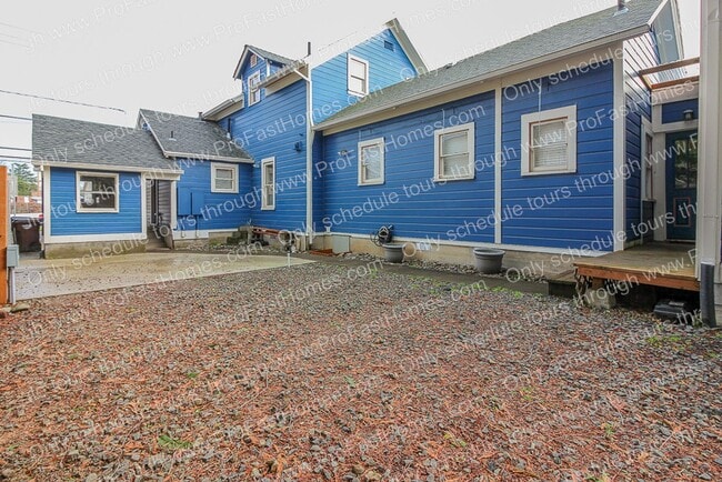 Building Photo - 520 6th St