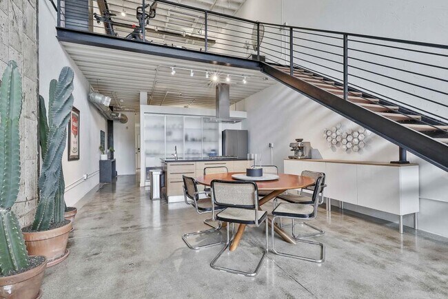 Building Photo - 675 Greenwood Ave NE