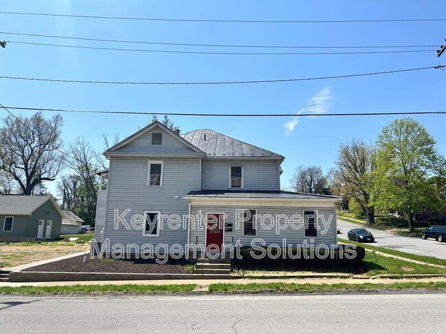 Building Photo - 618 W 11th St