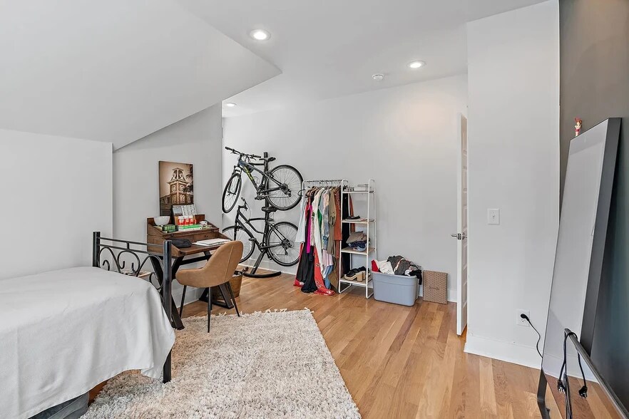 2nd Fl - Bedroom 2 - 1112A McGavock Pike
