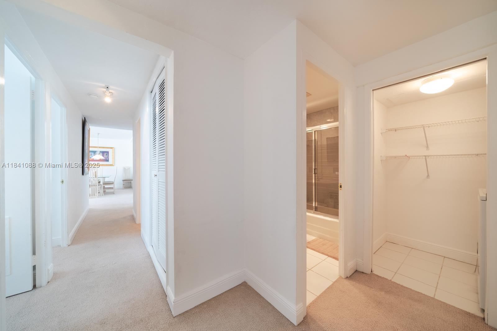 Building Photo - 1408 Brickell Bay Dr