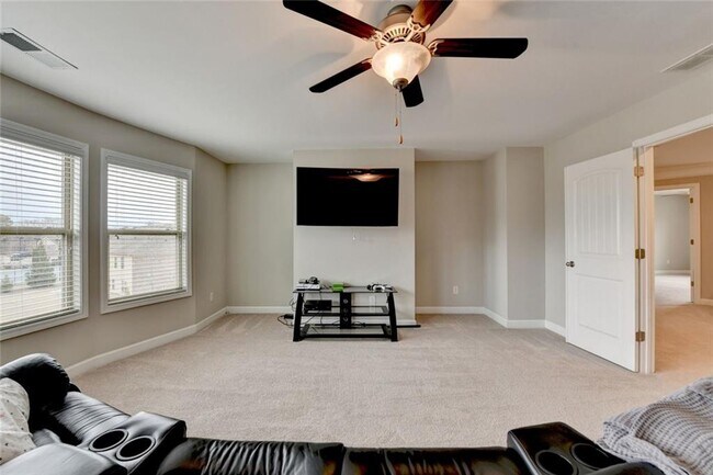 Building Photo - 5525 Nesmith Ct