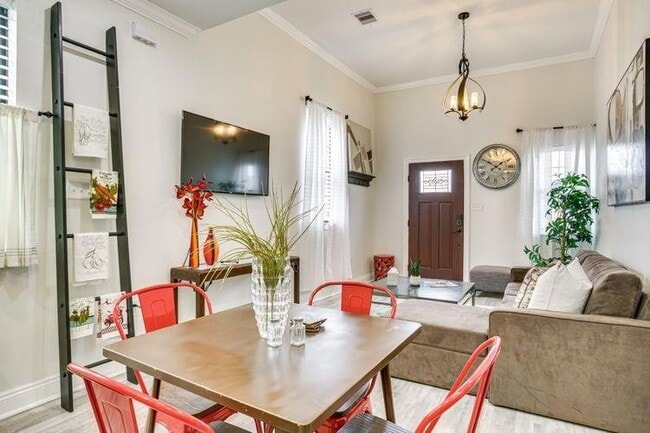 Building Photo - 2102 Philip St