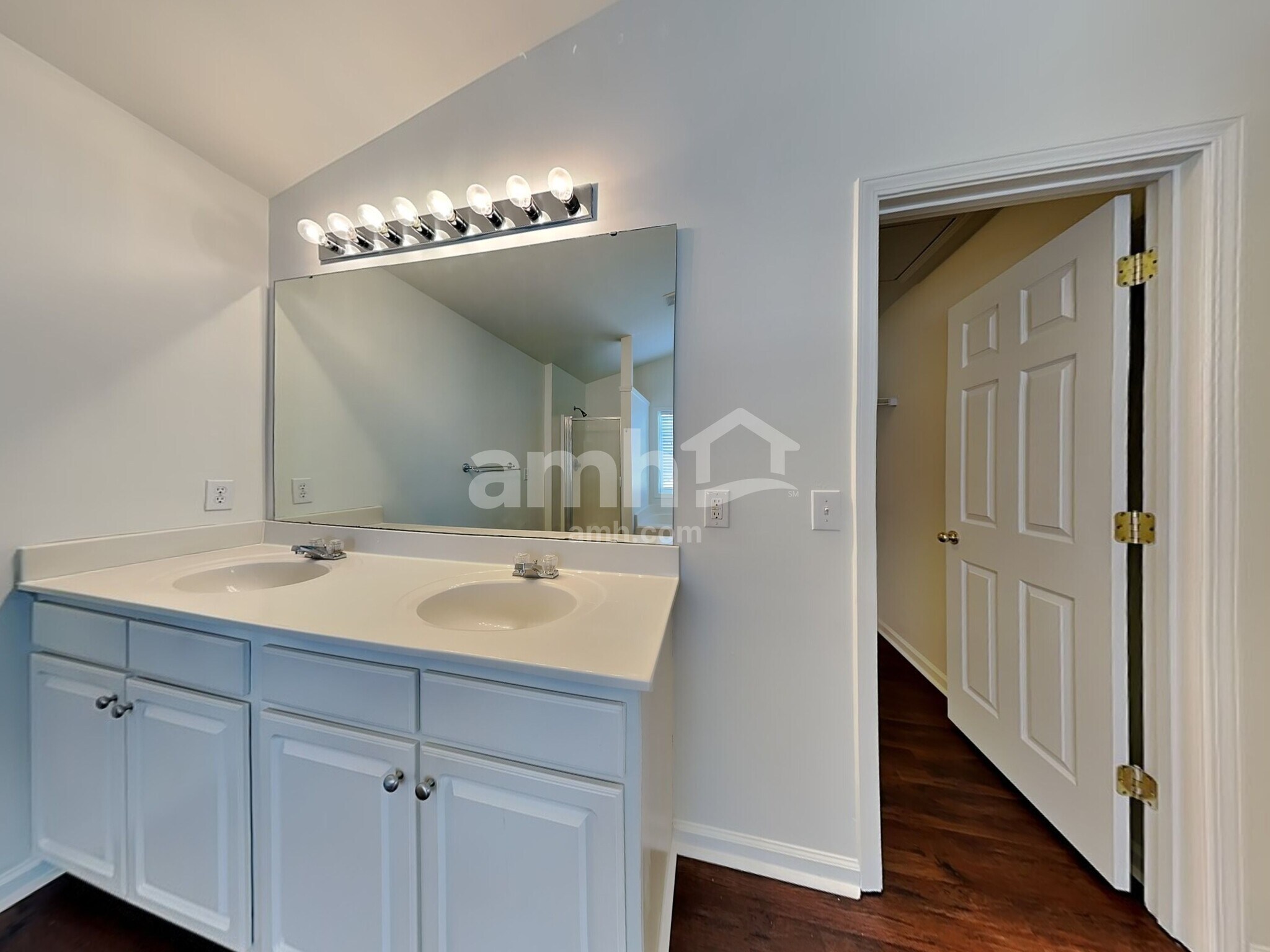 Building Photo - 37 Farm Brook Way