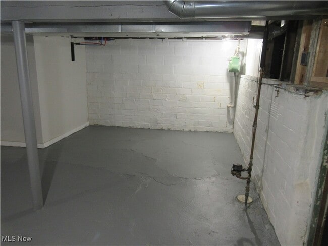 Building Photo - 3754 W 130th St