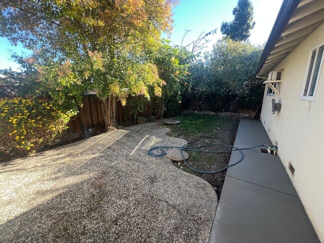 Building Photo - 1265-1267 W. Washington Avenue