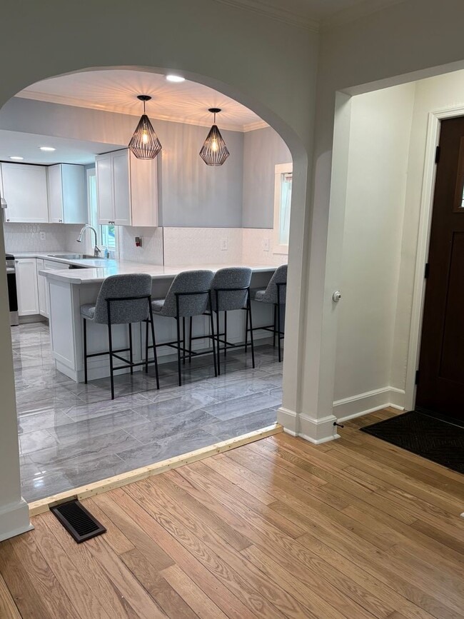 Building Photo - Newly remodeled 3 bedroom, 2 bath home for...