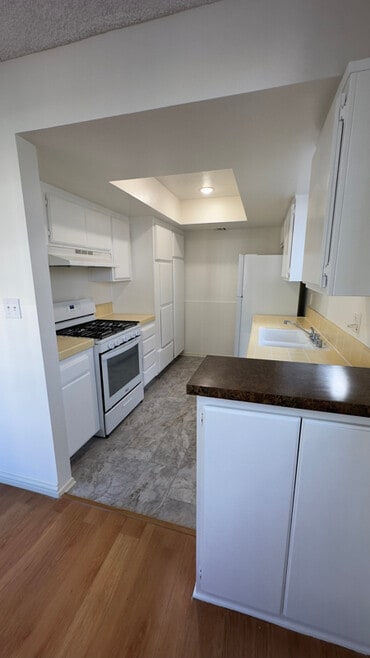 Building Photo - 135 N Swall Dr