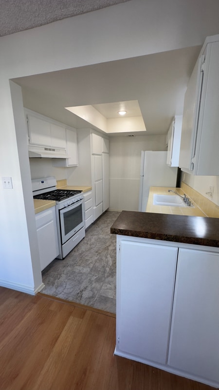 Building Photo - 135 N Swall Dr