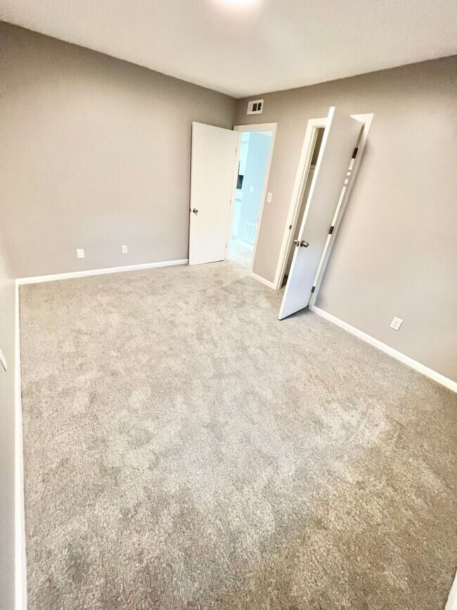 Building Photo - Meridian Apartments