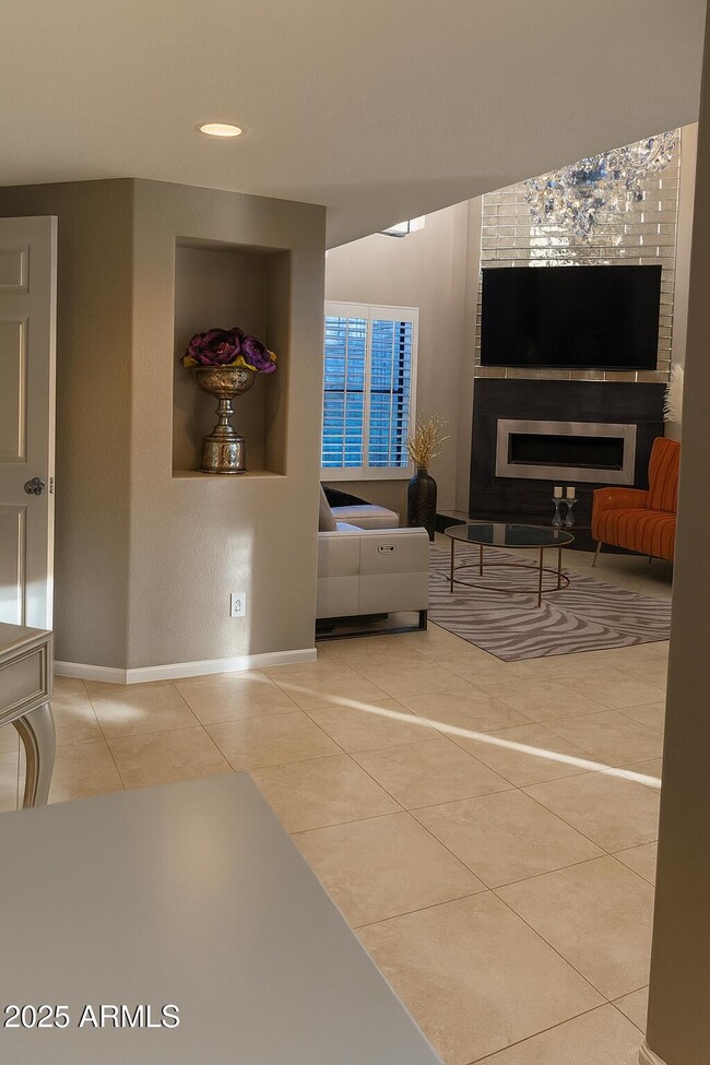 Building Photo - 8100 E Camelback Rd