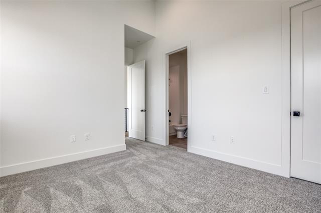 Building Photo - 2143 Mail Ave