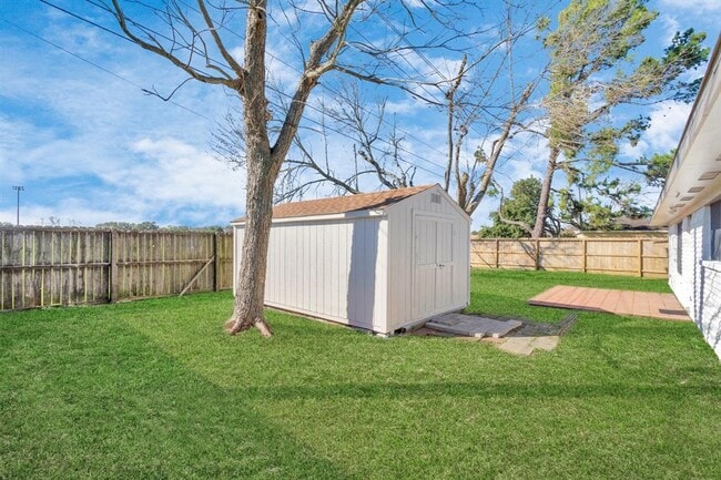 Building Photo - 1811 Eastfield Dr