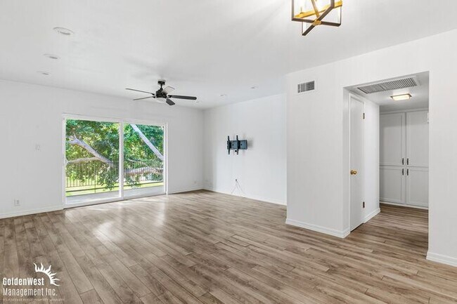 Building Photo - Modern 2Bdm 2Ba Condo in Phoenix Midtown with Pool Views