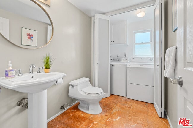 Building Photo - 4725 La Villa Marina