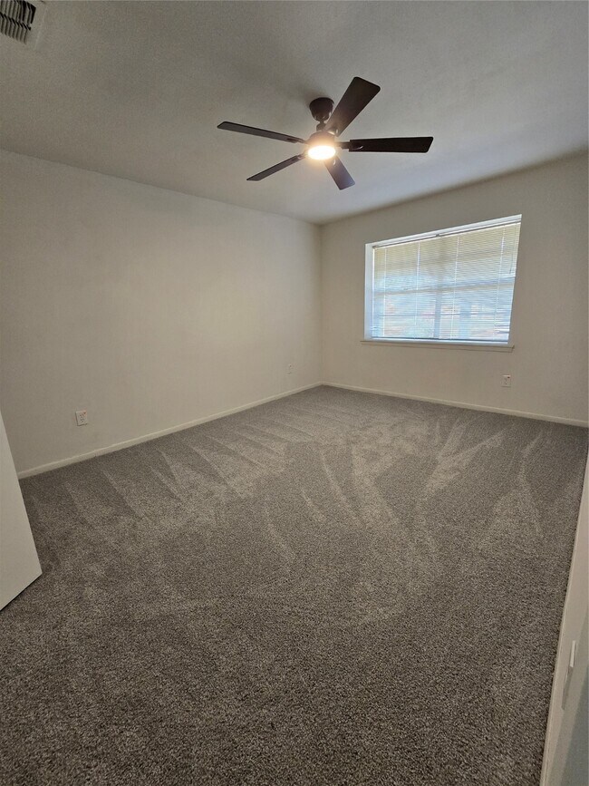 Building Photo - 11931 Tanager St