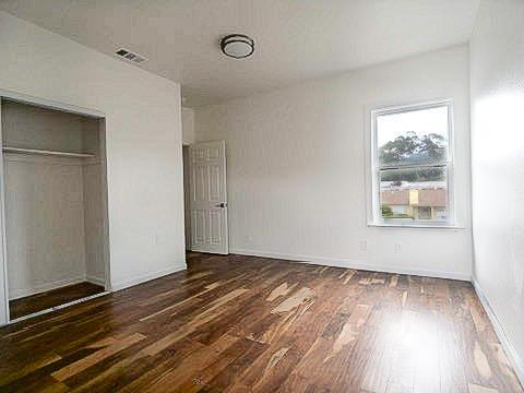 Building Photo - 212 Village Ln