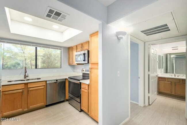 Building Photo - 9990 N Scottsdale Rd