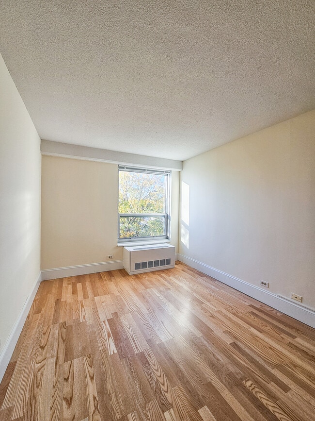 Building Photo - 4500 N Winchester Ave