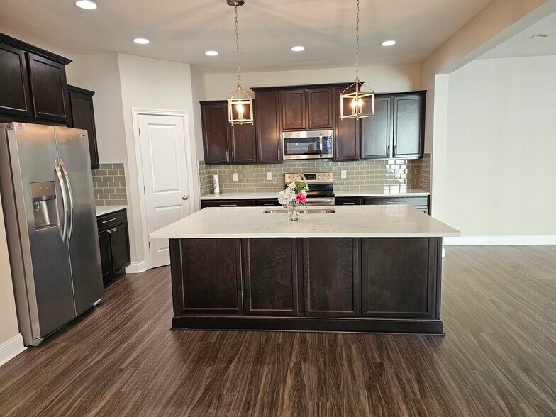 Building Photo - 7212 Cherry Creek Blvd