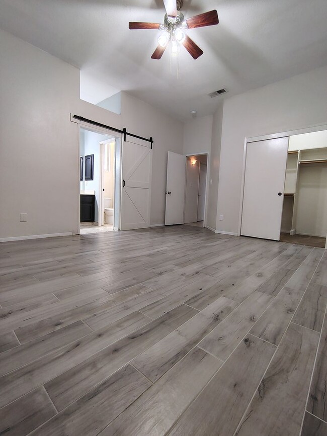 Building Photo - MODERN LIVING- 4 bed Single family with pr...