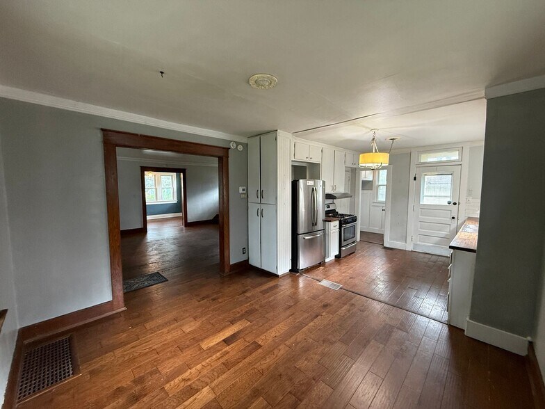 Building Photo - 403 Englewood Ct
