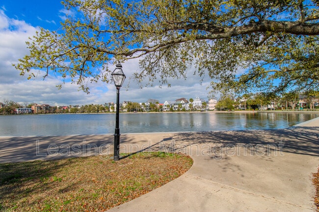 Building Photo - 25 Ashley Ave