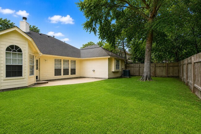 Building Photo - 1319 Castlemist Dr